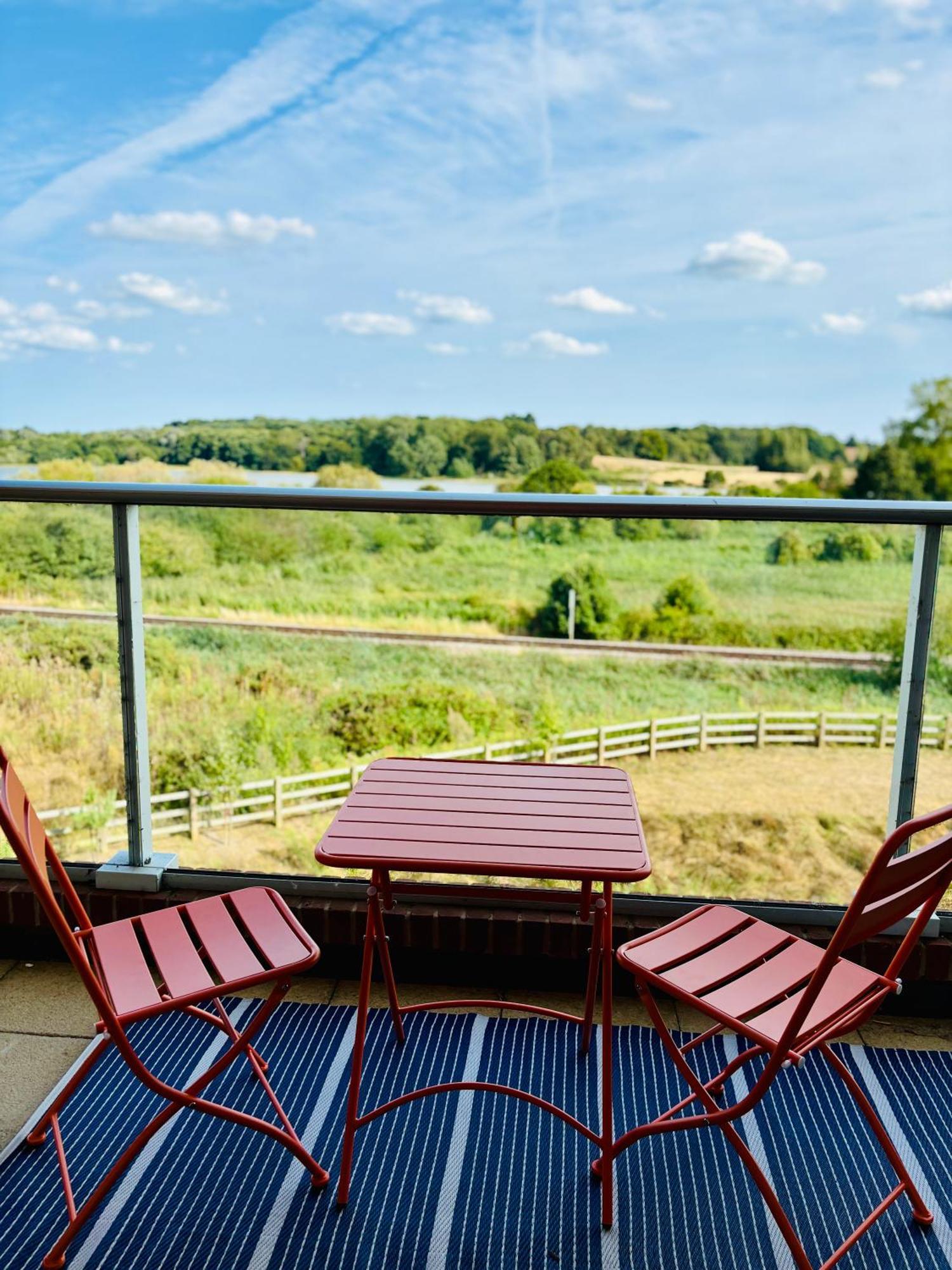 Riverside Haven In Удбридж Екстериор снимка